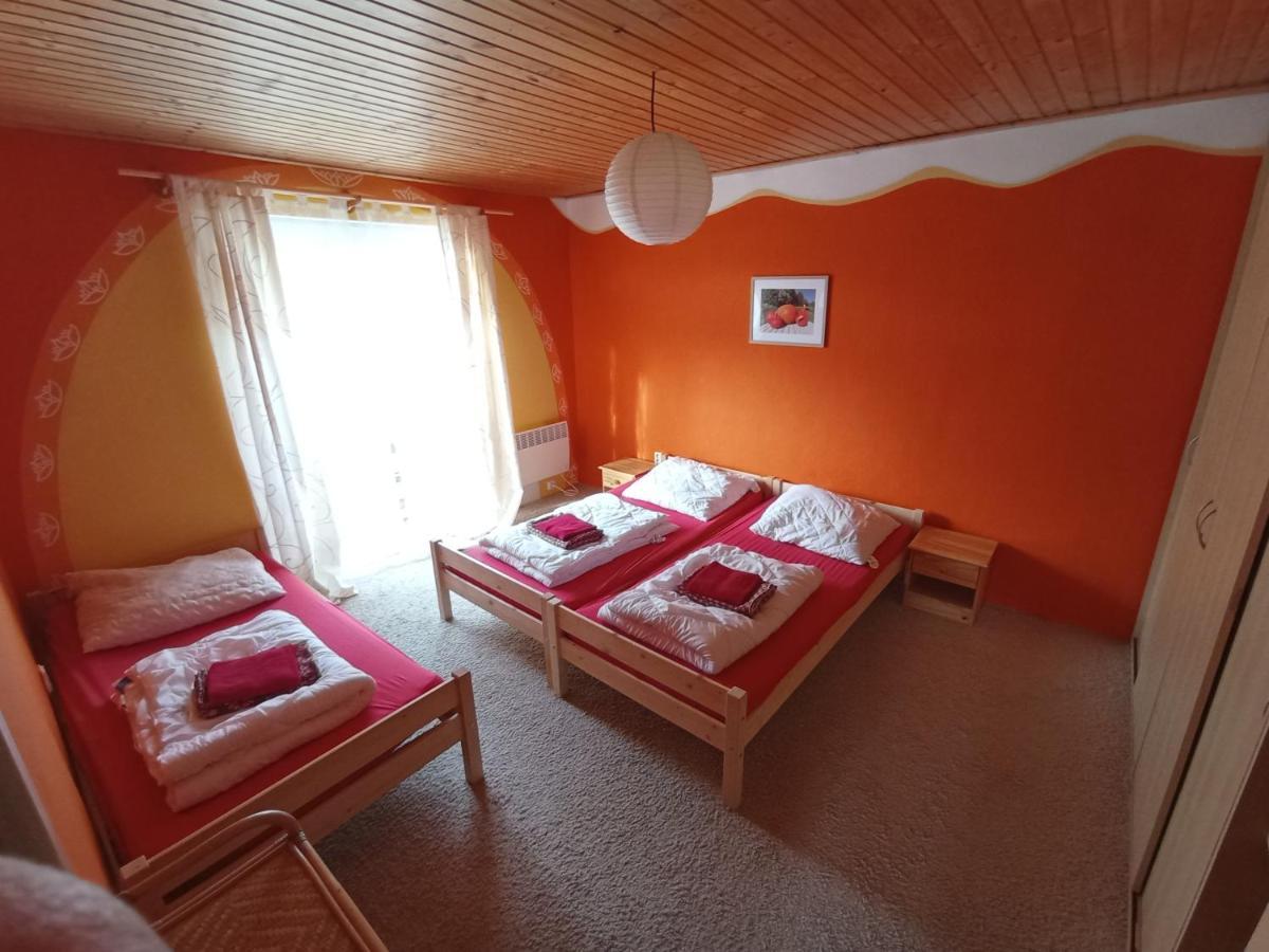 Bydlinska Zahradka Tesikov Villa Sternberk Luaran gambar